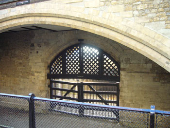 �g���C�_�[�Y�Q�[�g