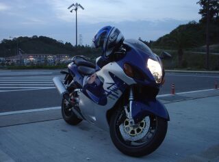 SUZUKI GSX1300R